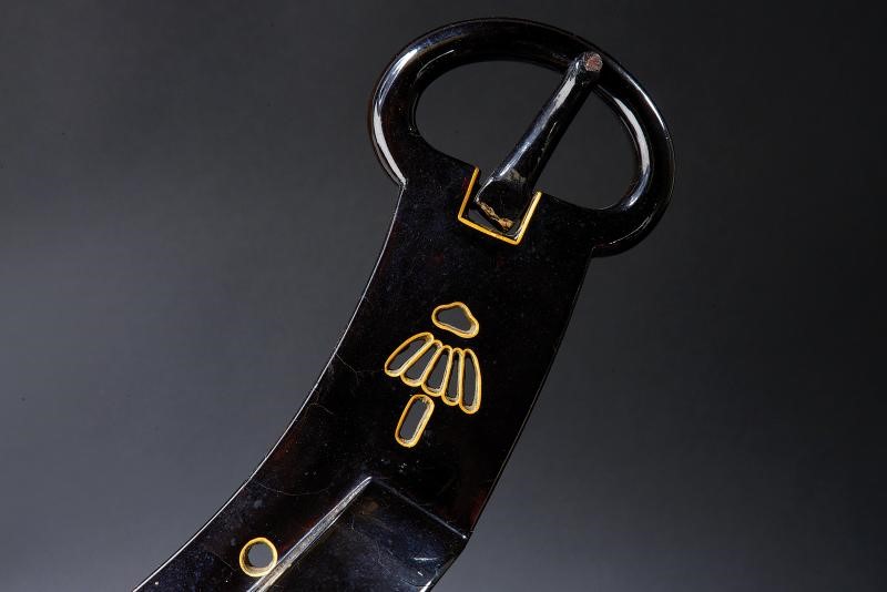 Paio di Abumi (staffe) con Maruni-Katabami-mon