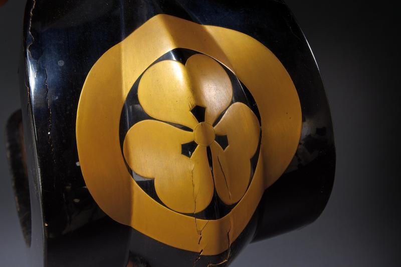 Paio di Abumi (staffe) con Maruni-Katabami-mon