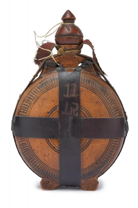 Borraccia in legno tornito, Austria, diametro 17 cm