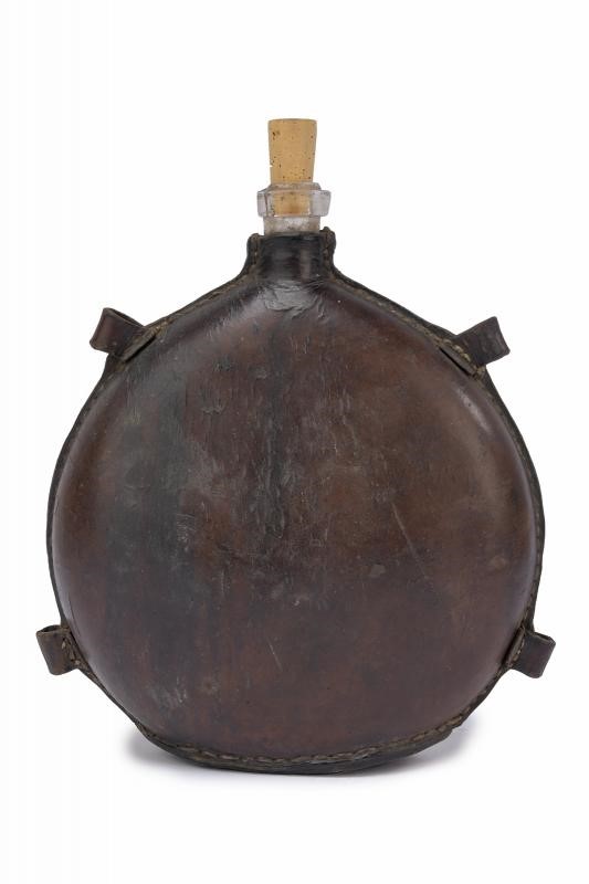 Borraccia militare mod. 1865, vetro rivestito in cuoio, altezza 26 cm