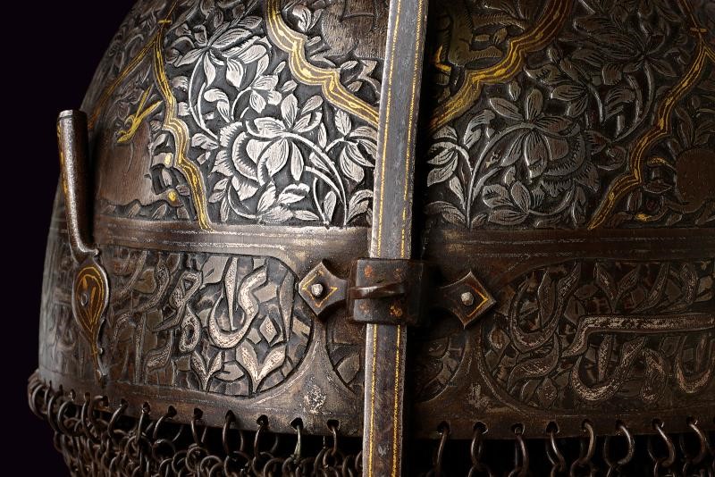 Bel khula-khud decorato con arcieri, indopersiano, altezza circa 54 cm