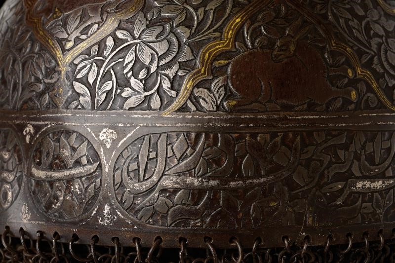 Bel khula-khud decorato con arcieri, indopersiano, altezza circa 54 cm