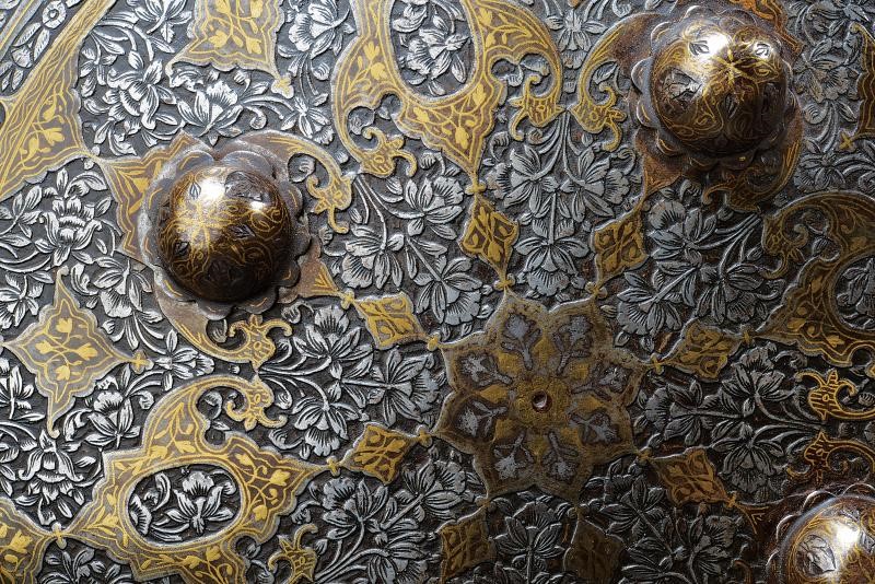 Sipar Indopersiano con Decorazioni in Oro e Versi Coranici