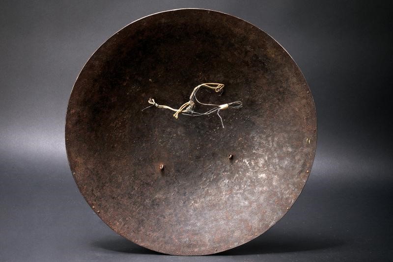 Sipar indopersiano con decorazione in oro e argento, diametro 46.5 cm