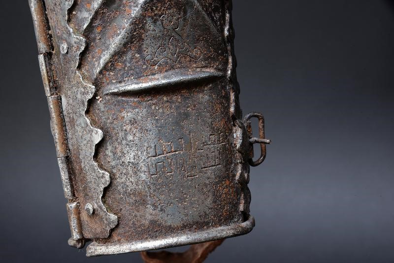 Indopersia, Paio di bazu-band in ferro