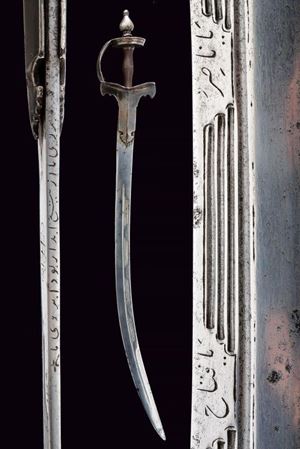 Raro firangi con impugnatura placcata in argento