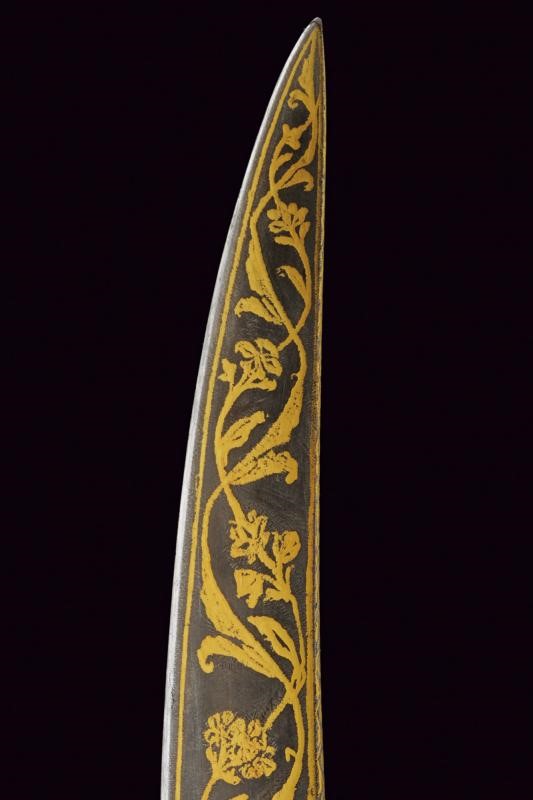 Tulvar indiano con decorazioni oro e fodero in seta, lunghezza 89 cm