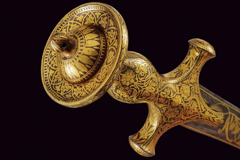 Tulvar indiano con decorazioni oro e fodero in seta, lunghezza 89 cm