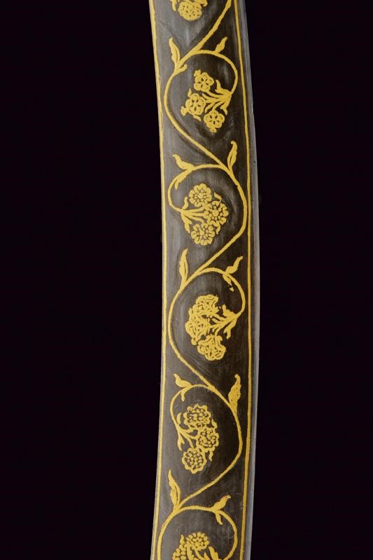 Tulvar indiano con decorazioni oro e fodero in seta, lunghezza 89 cm