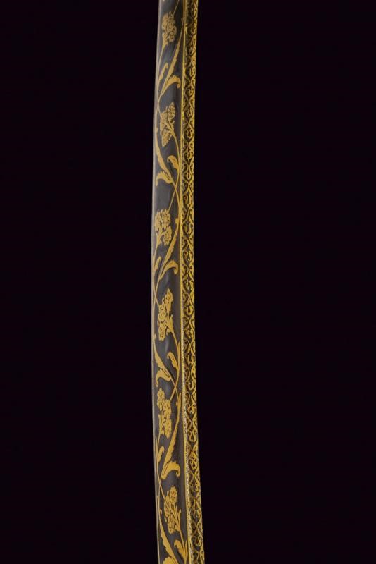 Tulvar indiano con decorazioni oro e fodero in seta, lunghezza 89 cm