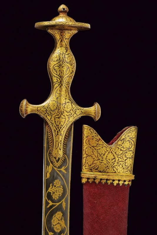 Tulvar indiano con decorazioni oro e fodero in seta, lunghezza 89 cm