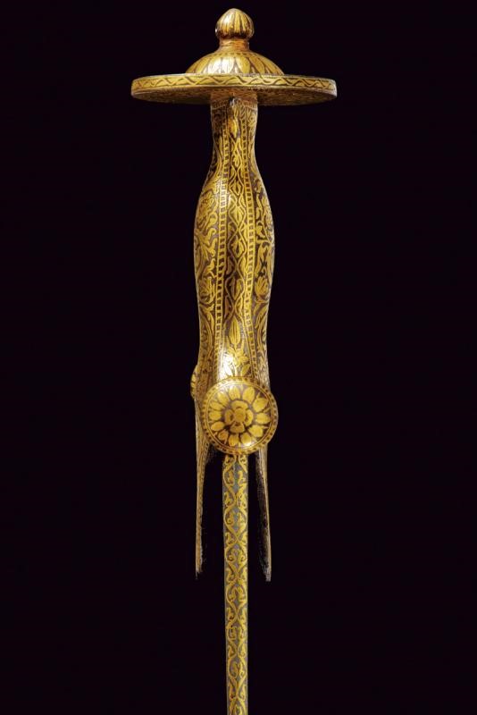 Tulvar indiano con decorazioni oro e fodero in seta, lunghezza 89 cm