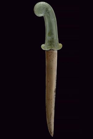 Bel kandshar con impugnatura in giada