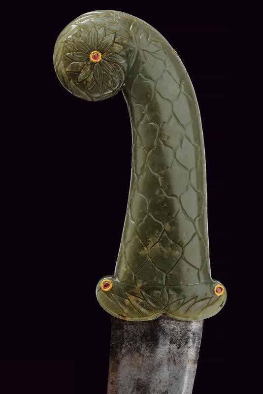 Kandshar con impugnatura in giada, India, lunghezza 39.5 cm