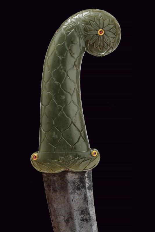Kandshar con impugnatura in giada, India, lunghezza 39.5 cm