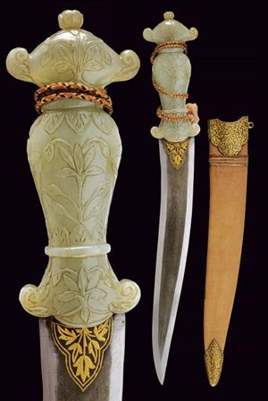 Fine kandshar Moghul con impugnatura in giada