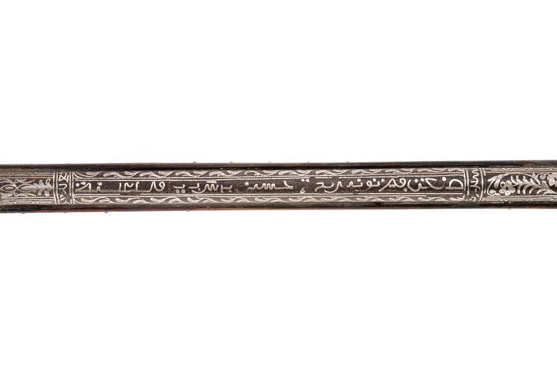 Fucile a pietra, Africa del Nord, decorato con iscrizioni in argento, lunghezza 224 cm