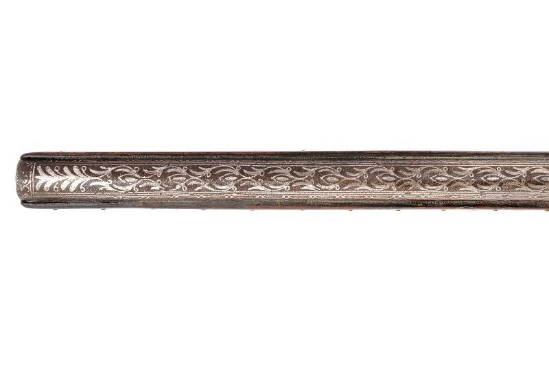 Fucile a pietra, Africa del Nord, decorato con iscrizioni in argento, lunghezza 224 cm