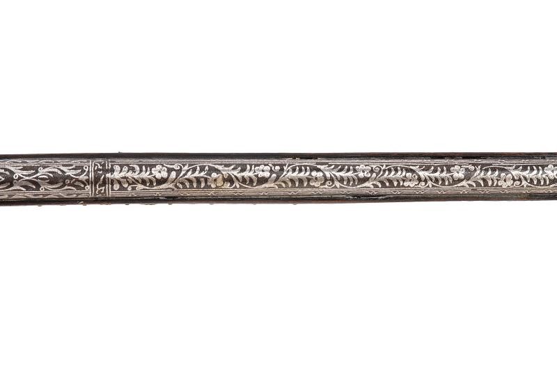 Fucile a pietra, Africa del Nord, decorato con iscrizioni in argento, lunghezza 224 cm