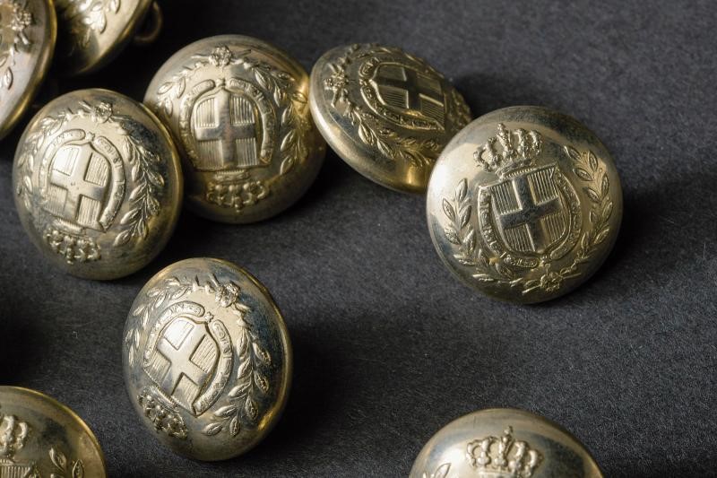 Regno d'Italia, Lotto di venticinque bottoni in lamina d'argento con stemma sabaudo