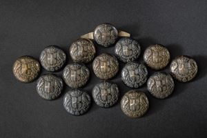 Lotto di quindici grandi bottoni di casa Savoia