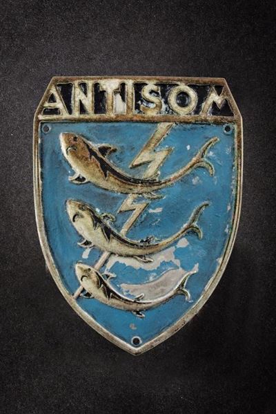 Scudetto da braccio 'ANTISOM' della Marina, placca in metallo non ferroso, dimensioni 5.4 x 7 cm