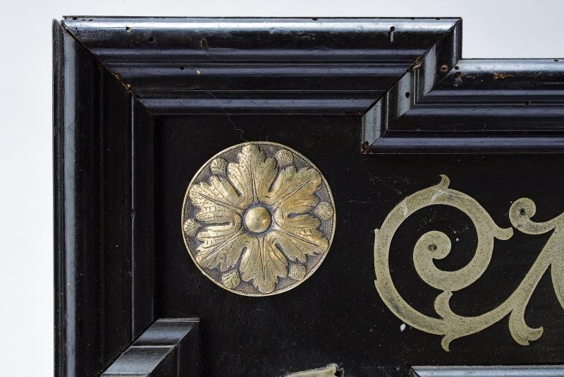 Ammiraglio Luigi Buglione di Monale (1821 - 1884), Cornice in legno con decorazione metallica