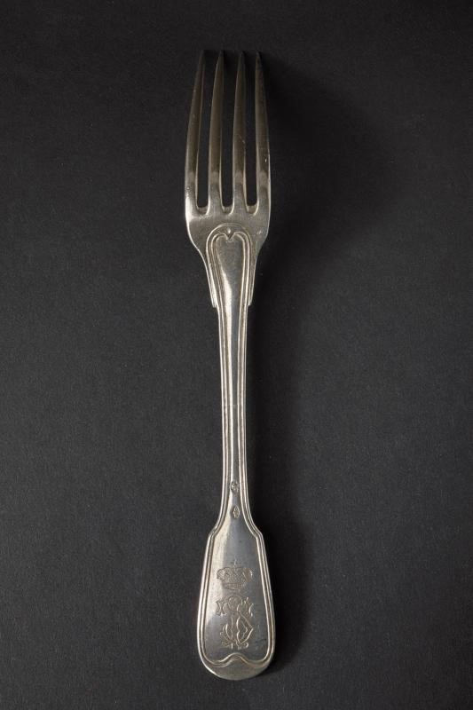 Tommaso Alberto Vittorio di Savoia, Forchetta in argento con monogramma 'TS' sotto corona, Regno ...