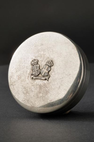 Bomboniera in argento commemorativa del matrimonio tra Maria Adelaide di Savoia-Genova e il princ...