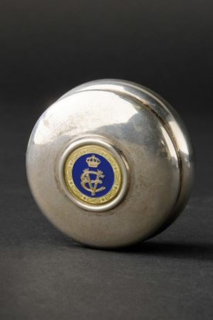 Scatola d'argento con monogramma reale "VE"