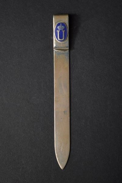 Umberto I di Savoia, Tagliacarte in argento con monogramma reale