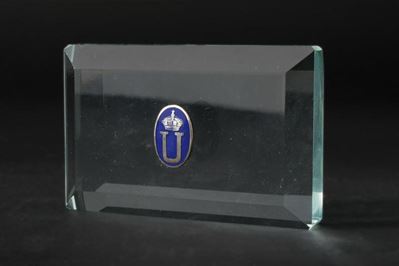 Umberto I di Savoia, Fermacarte in cristallo con scudetto in argento