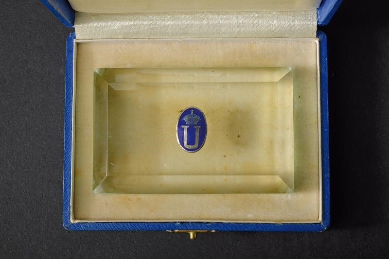 Umberto I di Savoia, Fermacarte in cristallo con scudetto in argento