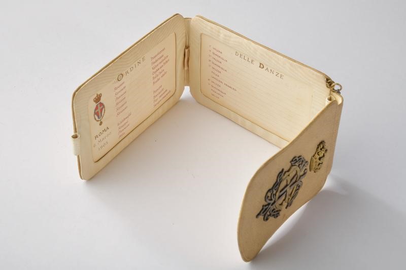 Carnet di ballo di corte, epoca di Vittorio Emanuele III, Torino, 7 x 11.5 cm.