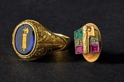 Anello e spilla ornamentale, Regno d'Italia, oro e pietre dure