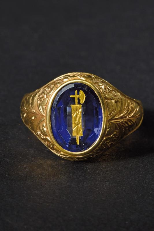 Anello e spilla ornamentale, Regno d'Italia, oro e pietre dure