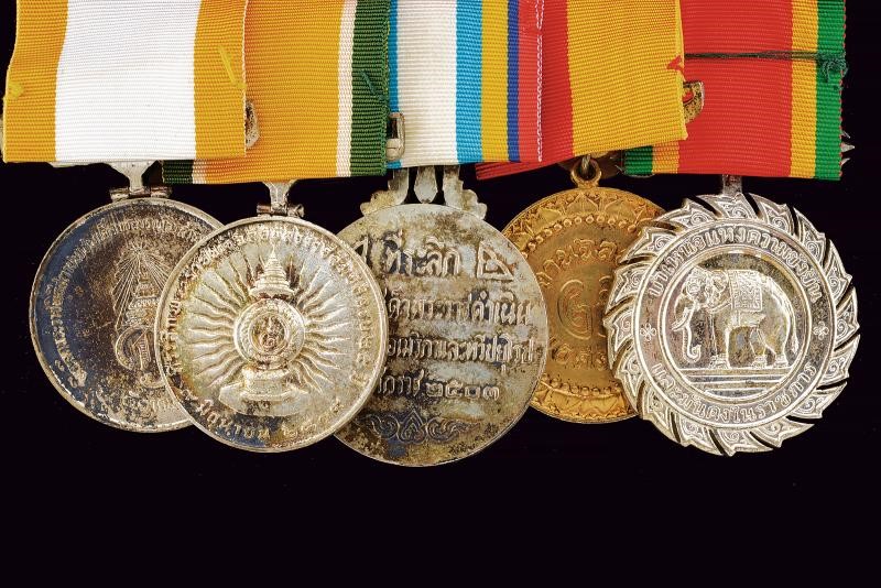 Medaglie commemorative thailandesi, Barretta con cinque decorazioni