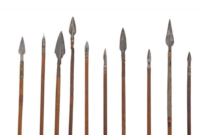 Lotto di dieci frecce, ferro e legno, Asia, lunghezza 71-80.5 cm