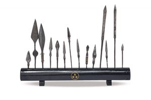 Lotto di quattordici punte di freccia