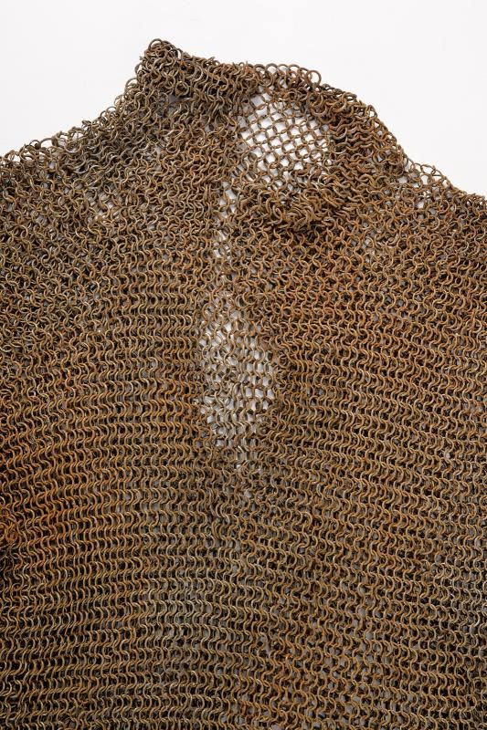 Usbergo di maglia, ferro, Europa orientale, altezza circa 90 cm