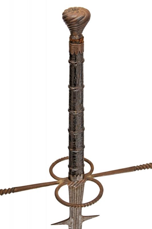 Spadona a due mani, lama dritta in ferro, altezza 162,5 cm