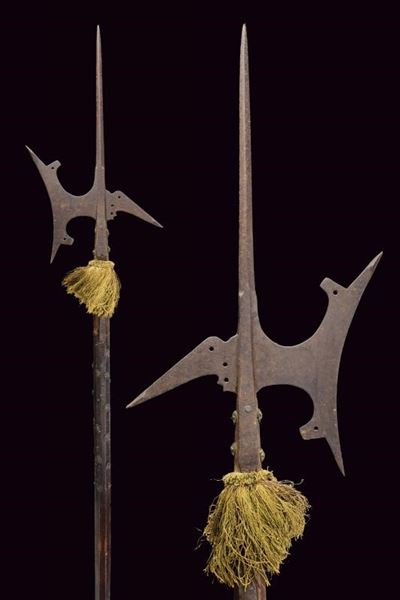 Alabarda, Ferro in patina con cuspide a quadrello