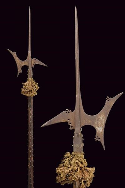 Alabarda, ferro in patina, altezza 219,7 cm, Italia del Nord