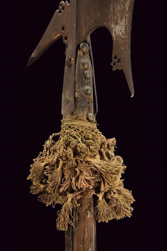 Alabarda, ferro in patina, altezza 219,7 cm, Italia del Nord