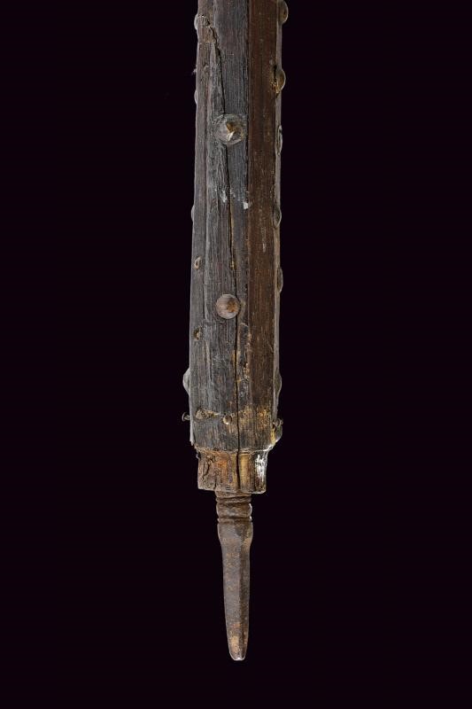 Alabarda, ferro in patina, altezza 219,7 cm, Italia del Nord