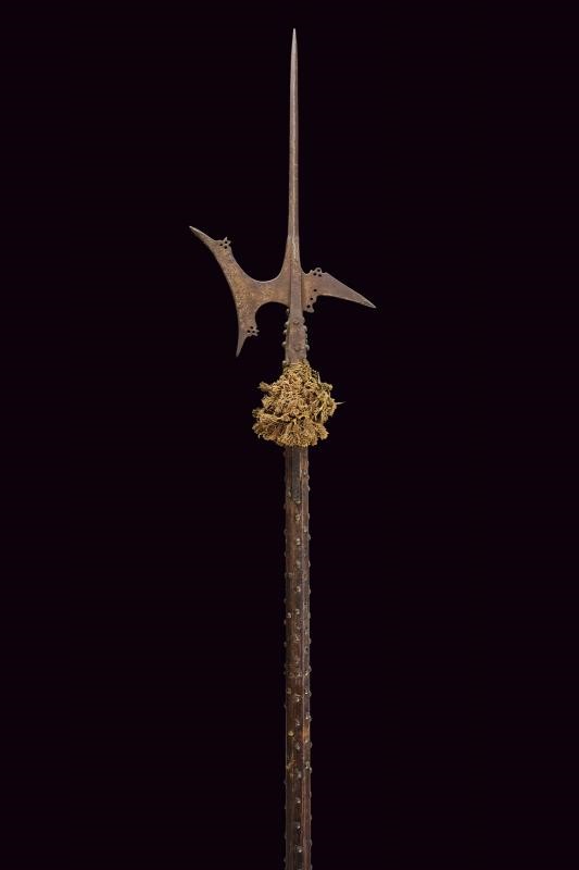Alabarda, ferro in patina, altezza 219,7 cm, Italia del Nord
