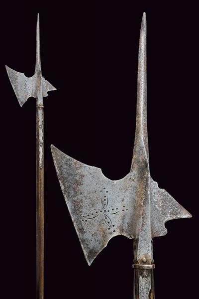 Alabarda tedesca con cuspide e decorazioni, altezza 234 cm