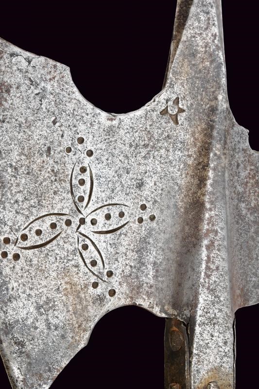 Alabarda tedesca con cuspide e decorazioni, altezza 234 cm