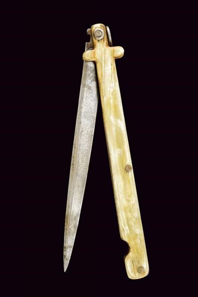 Coltello a serramanico, lama dritta con impugnatura in corno bovino