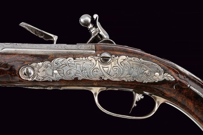 Corsetto, Pistola a pietra focaia con fornimenti in argento
